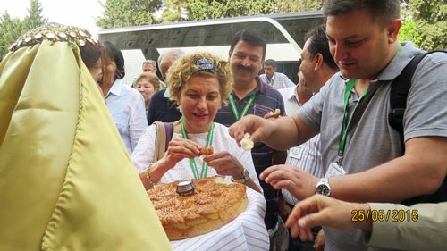 Beyhan Akin, CIMMYT Wheat Breeder, and Mustafa Kan, IWWIP Turkey Coordinator, taste bread baked from new varieties during the welcome ceremony.