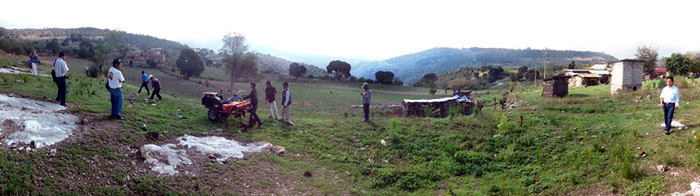 Farmers bring a direct seeder/fertilizer to a field in Oaxaca, Mexico. Photo: Jelle Van Loon