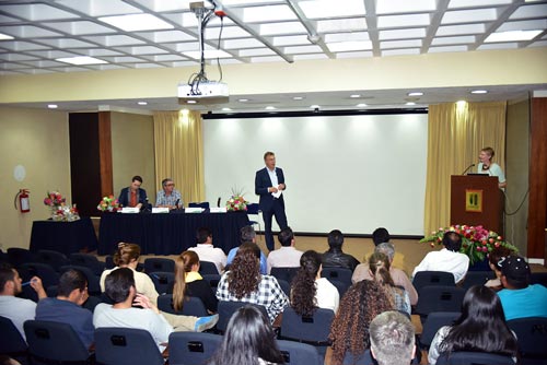 CIMMYT Director General Martin Kropff addresses course graduates during closing ceremony. Photo: CIMMYT