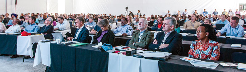 presentation on international agriculturalprospects. To left, Director General Kropff live tweets event. Photo: CIMMYT