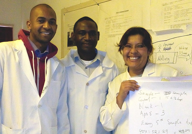 From L-R: John Banda, Ndashe Kapulu, and Alejandra Miranda working in the lab, August 2015. Photo courtesy of Alejandra Miranda.