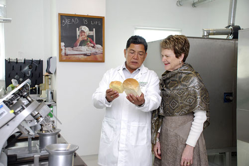 Julie-Miller-bread-lab-visit-to-CIMMYT1