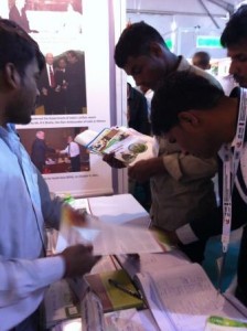 Visitors at the BISA-CIMMYT display. Photo: Meenakshi Chandiramani/CIMMYT 