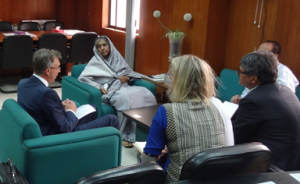 Kropff (L) meets with Bangladesh’s Agriculture Minister and Member of Parliament Begum Matia Chowdhury (2nd from left) to address the spread of wheat blast in the country, along with (from L-R) Nynke Kropff – Nammensma, CIMMYT-Bangladesh Country Representative TP Tiwari and Secretary of Agriculture Mohammad Moinuddin Abdullah. Photo: Zia Ahmed/CIMMYT