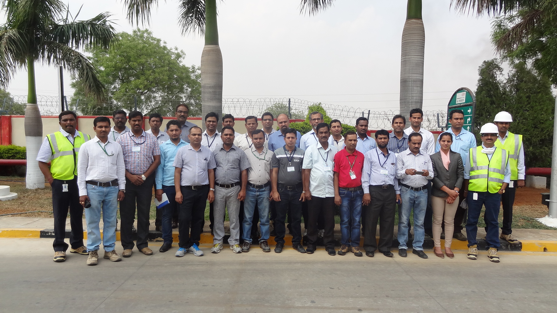 Participants at DuPont Pioneer seed processing plant Dundigal Hyderabad. Photo: CIMMYT