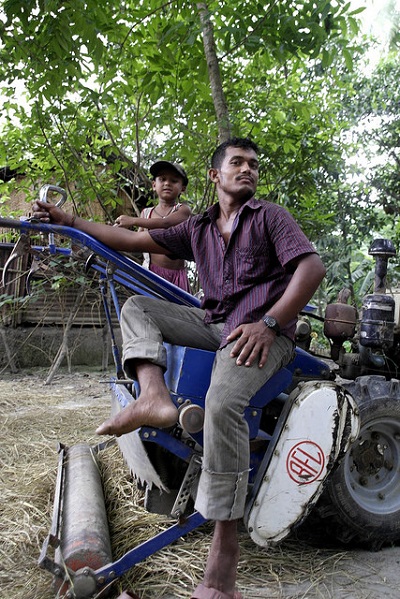 Local service provider Yunus operates various kinds of machinery that he offers to farmers in Barisal district, Bangladesh. Photo: S. Storr/CIMMYT
