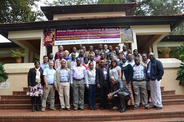 CIMMYT team and scientists from the Africa Plant Breeding Academy. Credit: CIMMYT