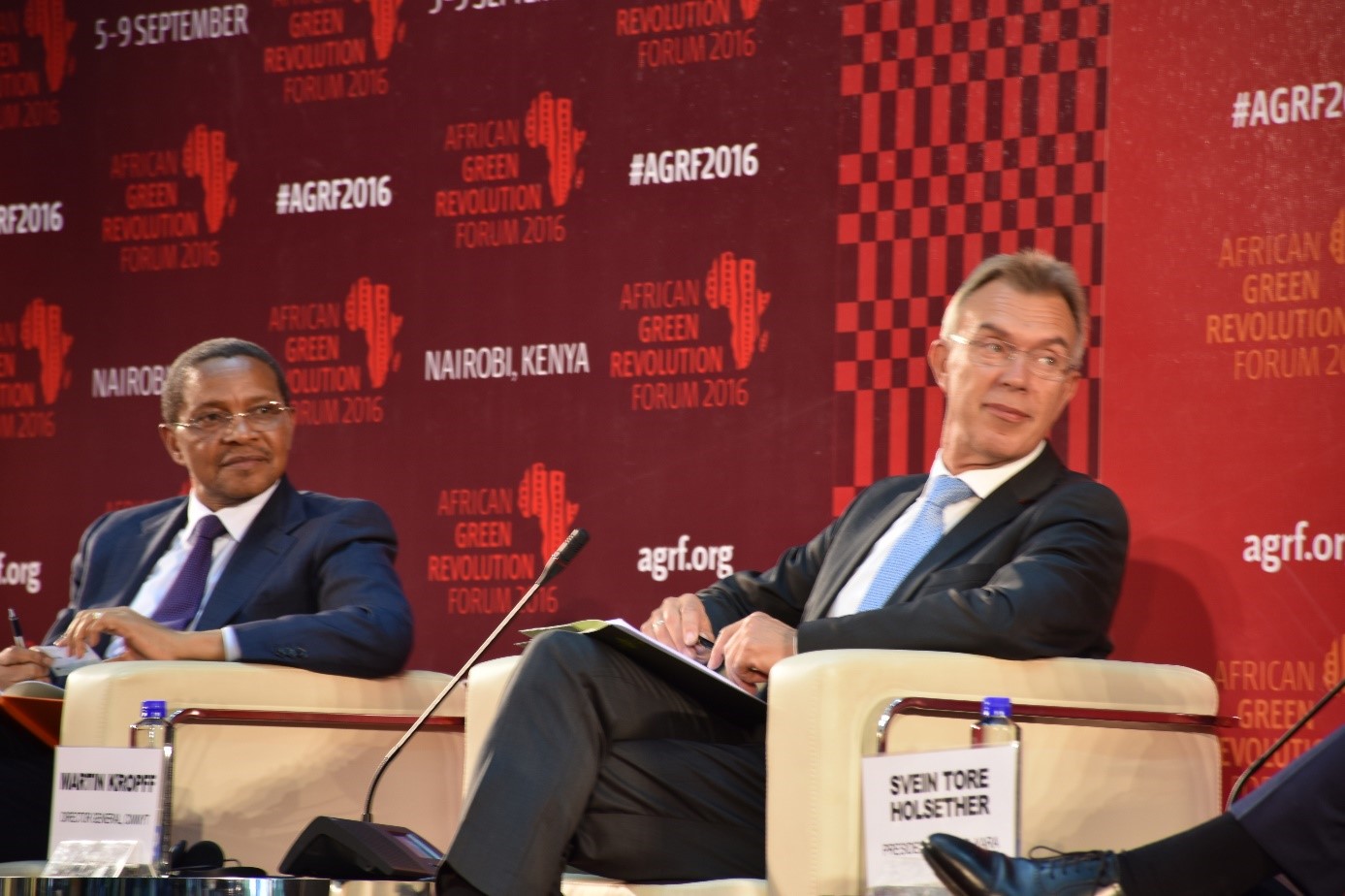 Martin Kropff taking part in the ‘big debate’ session at AGRF. Photo: B. Wawa/CIMMYT