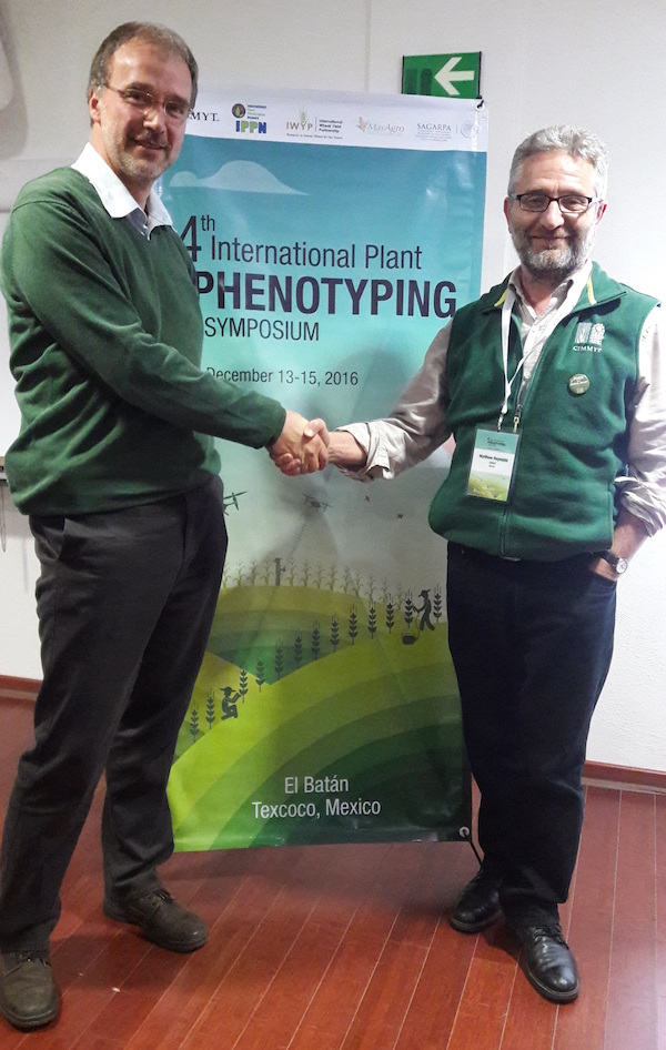 Ulrich Schurr (left), of Germany’s Forschungszentrum Jülich research center and chair of the International Plant Phenotyping Network (IPPN), and Matthew Reynolds, wheat physiologist of the International Maize and Wheat Improvement Center (CIMMYT), are promoting global partnerships in phenotyping to improve critical food crops, through events like the recent International Crop Phenotyping Symposium. Photo: M.Listman/CIMMYT