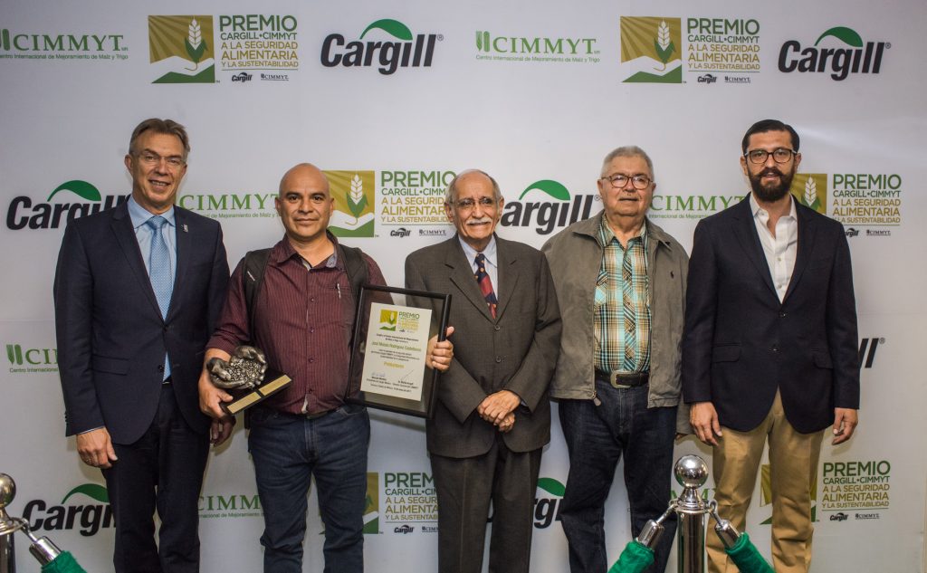 Dr. Martin Kropff, José Moisés Rodríguez Castellanos (Productor), Dr. Alfonso Larqué Saavedra (Investigador), Silvano Gaxiola (Líder de opinión), Lic. Jorge Armando Narváez Narváez, Subsecretario de Agricultura de la SAGARPA.