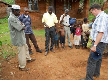 Esnath Shaibu (left) on his farm in Malawi discussing resource allocation on his plots. Photo: C. Thierfelder/CIMMYT