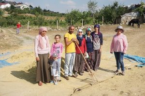 Community farmers in Konya province, Turkey, discuss the importance of on-farm genetic diversity with Beyhan Akin, CIMMYT wheat breeder (far right) during a visit in July. Photo: A.Morgunov/CIMMYT