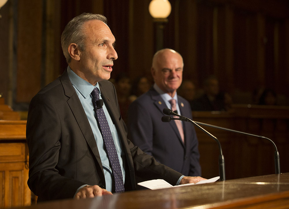 2018 World Food Prize winners Lawrence Haddad (left) and David Nabarro speak during the award ceremony. (Photo: World Food Prize)