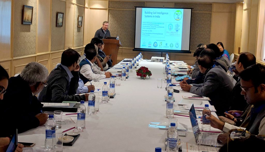 CIMMYT scientist and CSISA project leader Andrew McDonald presents the new Soil Intelligence System for India, which employs innovative and rapid approaches to soil health assessments.